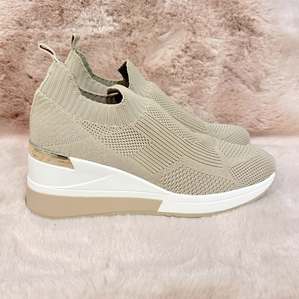 XTI Slip-On Wedge Sneakers - Nude tan